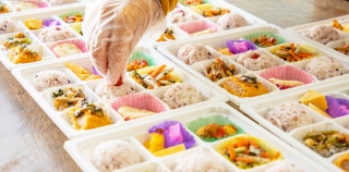 お弁当の調理、盛付、調理補助写真